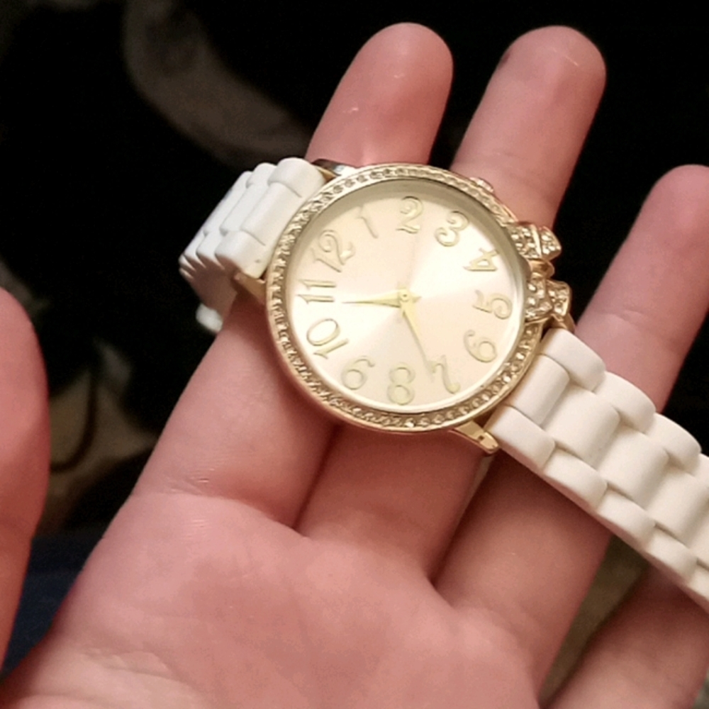 Watch - Picture 3 of 3
